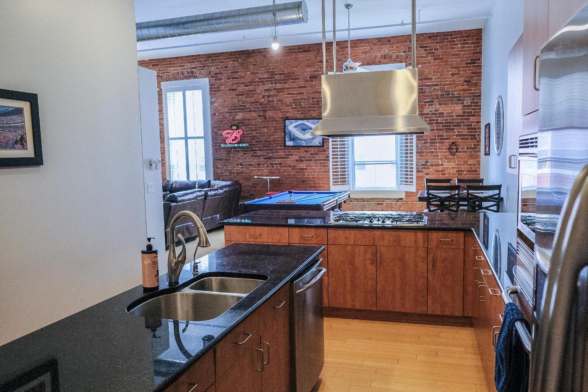 インディアナポリスModern Lofts Next To Georgia St. & Convention Ctr.アパートメント 部屋 写真